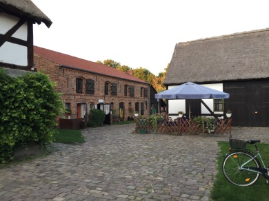Mittagessen in einer Bauernschänke mit Besuch des Bauernmuseums.